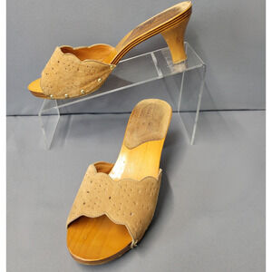 Vintage 70s Wood Sandals Heels Eyelet Womens 8B Tan Suede Shoes Town Flair Retro
